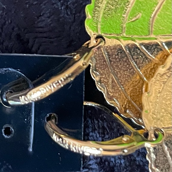 JOAN RIVERS LEAF EARRINGS - Picture 3 of 3